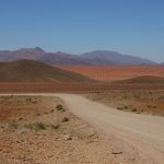 endlose Piste entlang der Namib